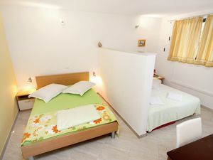 19127200-Ferienwohnung-3-Podgora-300x225-4