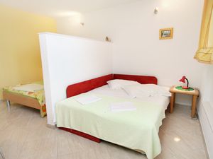 19127200-Ferienwohnung-3-Podgora-300x225-5