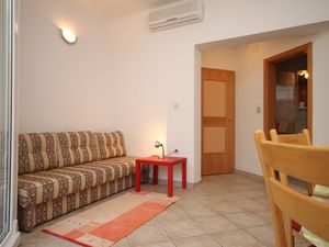 19129690-Ferienwohnung-2-Podgora-300x225-3