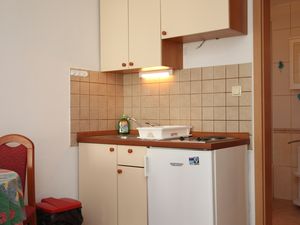 19128524-Ferienwohnung-2-Podgora-300x225-4