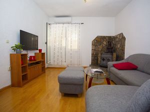 19214667-Ferienwohnung-6-Podgora-300x225-1