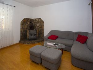 19214667-Ferienwohnung-6-Podgora-300x225-3