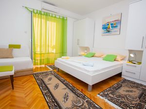 19214696-Ferienwohnung-3-Podgora-300x225-2