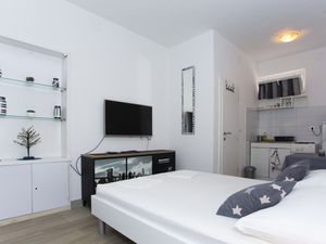 21472511-Ferienwohnung-2-Podgora-300x225-3