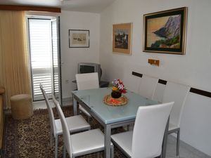 21991605-Ferienwohnung-8-Podgora-300x225-2