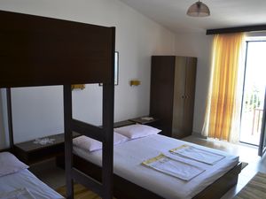 21991605-Ferienwohnung-8-Podgora-300x225-4