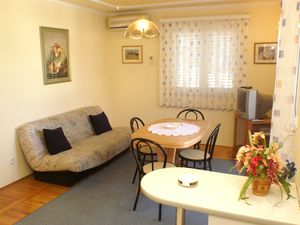 22623947-Ferienwohnung-4-Podgora-300x225-2