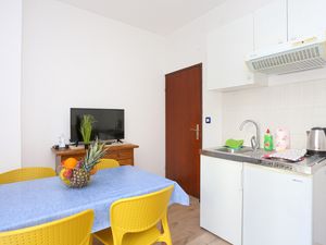 23145409-Ferienwohnung-4-Podgora-300x225-4