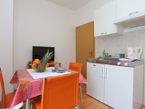 23142181-Ferienwohnung-4-Podgora-300x225-3