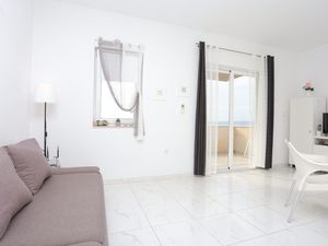 23916991-Ferienwohnung-4-Podgora-300x225-1