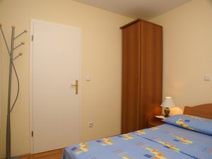 23968353-Ferienwohnung-3-Podgora-300x225-5