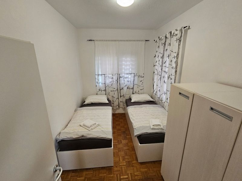 24000399-Ferienwohnung-6-Podgora-800x600-0