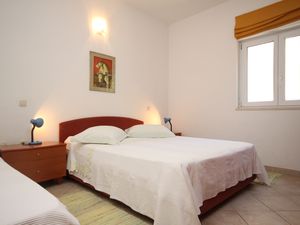 23929517-Ferienwohnung-4-Podgora-300x225-5