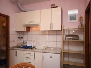 23926874-Ferienwohnung-4-Podgora-300x225-2