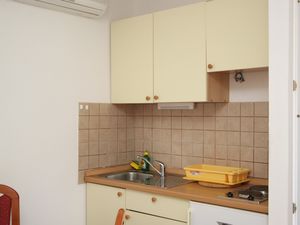 23929518-Ferienwohnung-4-Podgora-300x225-4