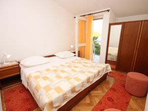 23929562-Ferienwohnung-4-Podgora-300x225-4