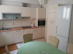 23929560-Ferienwohnung-7-Podgora-300x225-2