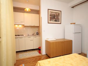 23929561-Ferienwohnung-4-Podgora-300x225-3