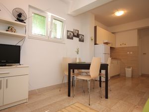 23929650-Ferienwohnung-5-Podgora-300x225-4