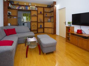 23931591-Ferienwohnung-6-Podgora-300x225-2