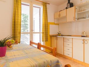 23929463-Ferienwohnung-4-Podgora-300x225-2