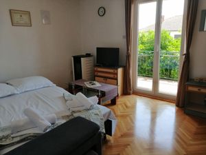 23929463-Ferienwohnung-4-Podgora-300x225-5