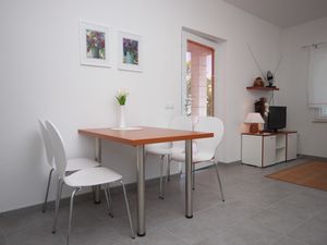 23929647-Ferienwohnung-4-Podgora-300x225-3