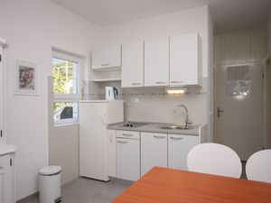 23929647-Ferienwohnung-4-Podgora-300x225-5