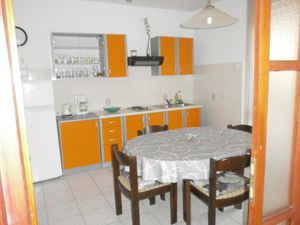 23931466-Ferienwohnung-4-Podgora-300x225-3