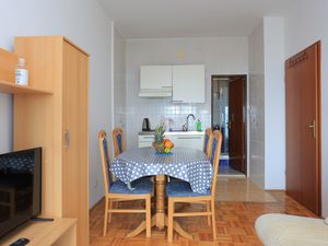 23933837-Ferienwohnung-4-Podgora-300x225-2