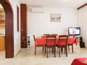 23926856-Ferienwohnung-9-Podgora-300x225-2