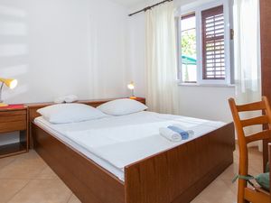 23926856-Ferienwohnung-9-Podgora-300x225-4