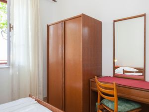 23926856-Ferienwohnung-9-Podgora-300x225-5