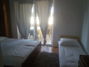 23926875-Ferienwohnung-4-Podgora-300x225-5