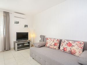 23926908-Ferienwohnung-6-Podgora-300x225-1