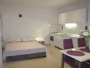 23927706-Ferienwohnung-4-Podgora-300x225-1