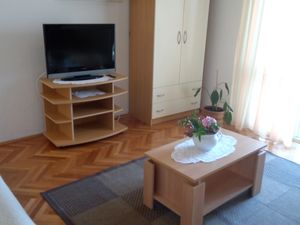 23929553-Ferienwohnung-8-Podgora-300x225-2