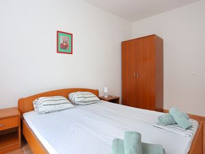 23933838-Ferienwohnung-4-Podgora-300x225-5