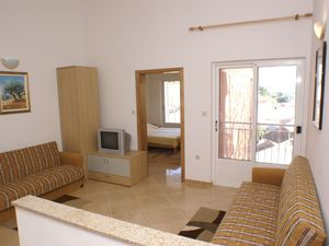 23926845-Ferienwohnung-4-Podgora-300x225-1