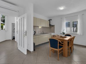 23926853-Ferienwohnung-8-Podgora-300x225-4