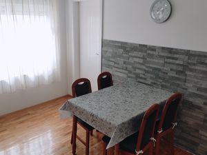 23926948-Ferienwohnung-4-Podgora-300x225-3