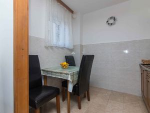 24030988-Ferienwohnung-4-Podgora-300x225-5