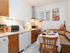 23932511-Ferienwohnung-9-Podgora-300x225-4