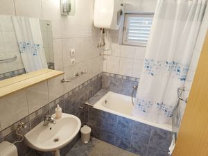 18321611-Ferienwohnung-3-Podgora-300x225-4