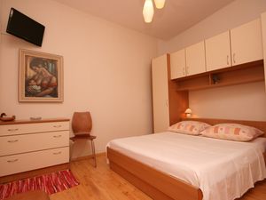 19129702-Ferienwohnung-2-Podgora-300x225-2