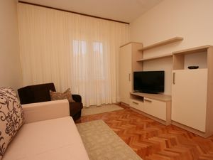 19127237-Ferienwohnung-8-Podgora-300x225-2