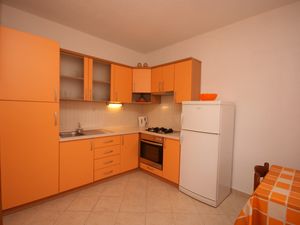 19127237-Ferienwohnung-8-Podgora-300x225-4