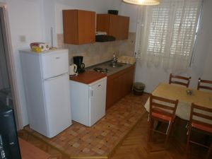 23931464-Ferienwohnung-4-Podgora-300x225-3