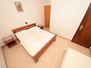 18322672-Ferienwohnung-4-Podobuče-300x225-4