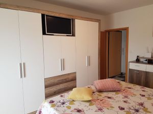 23569409-Ferienwohnung-3-Podstrana-300x225-2